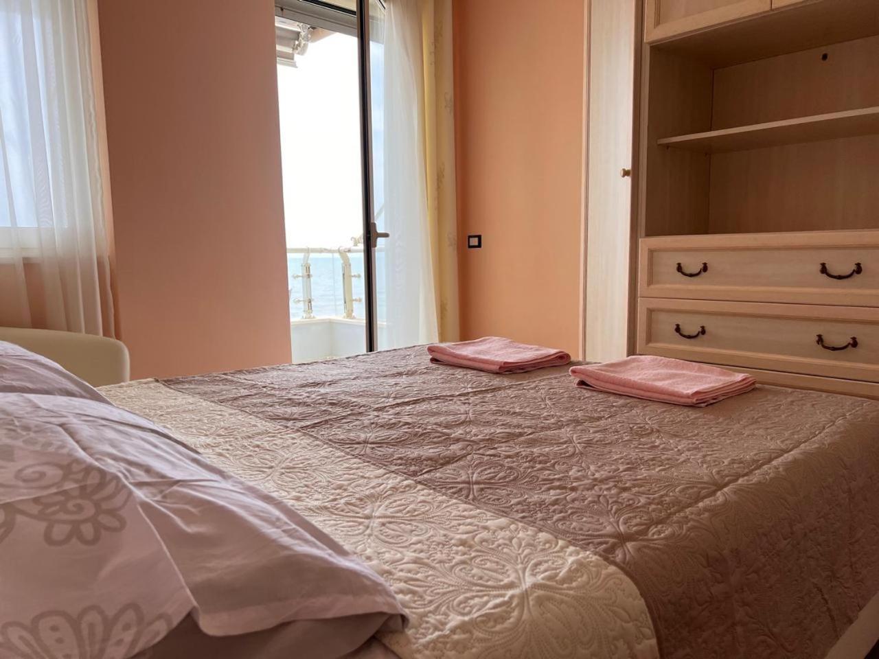 Sea View-Apartment On The Beach - Durrs2 Durrës Exterior foto